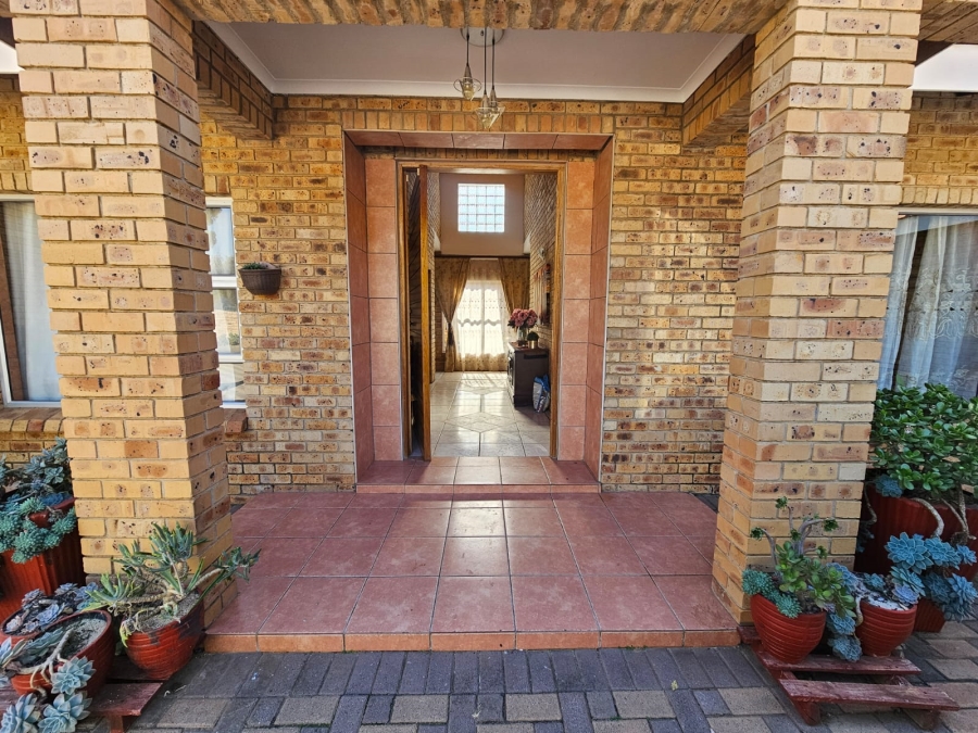 4 Bedroom Property for Sale in Jim Fouchepark Free State